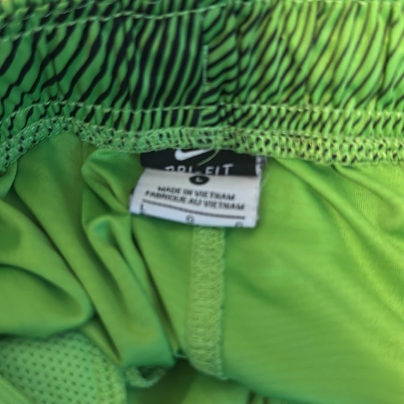 Nike Dri Fit 21” short. Lime green and black - Picture 5 of 5